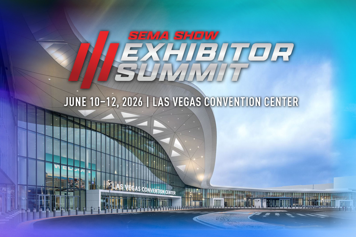 Tom Gattuso speaker to audience at the SEMA EXHIBITOR SUMMIT.